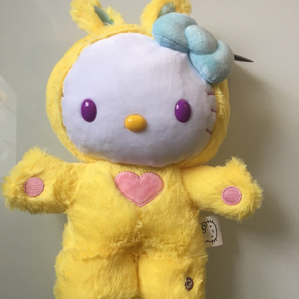 Hello Kitty Easter Greeter